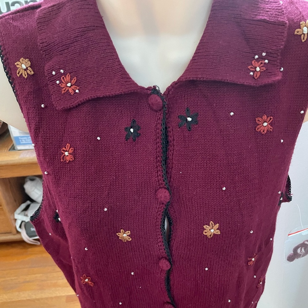 NWOT vintage Classic Elements burgundy embroidered floral bead vest S dead stock